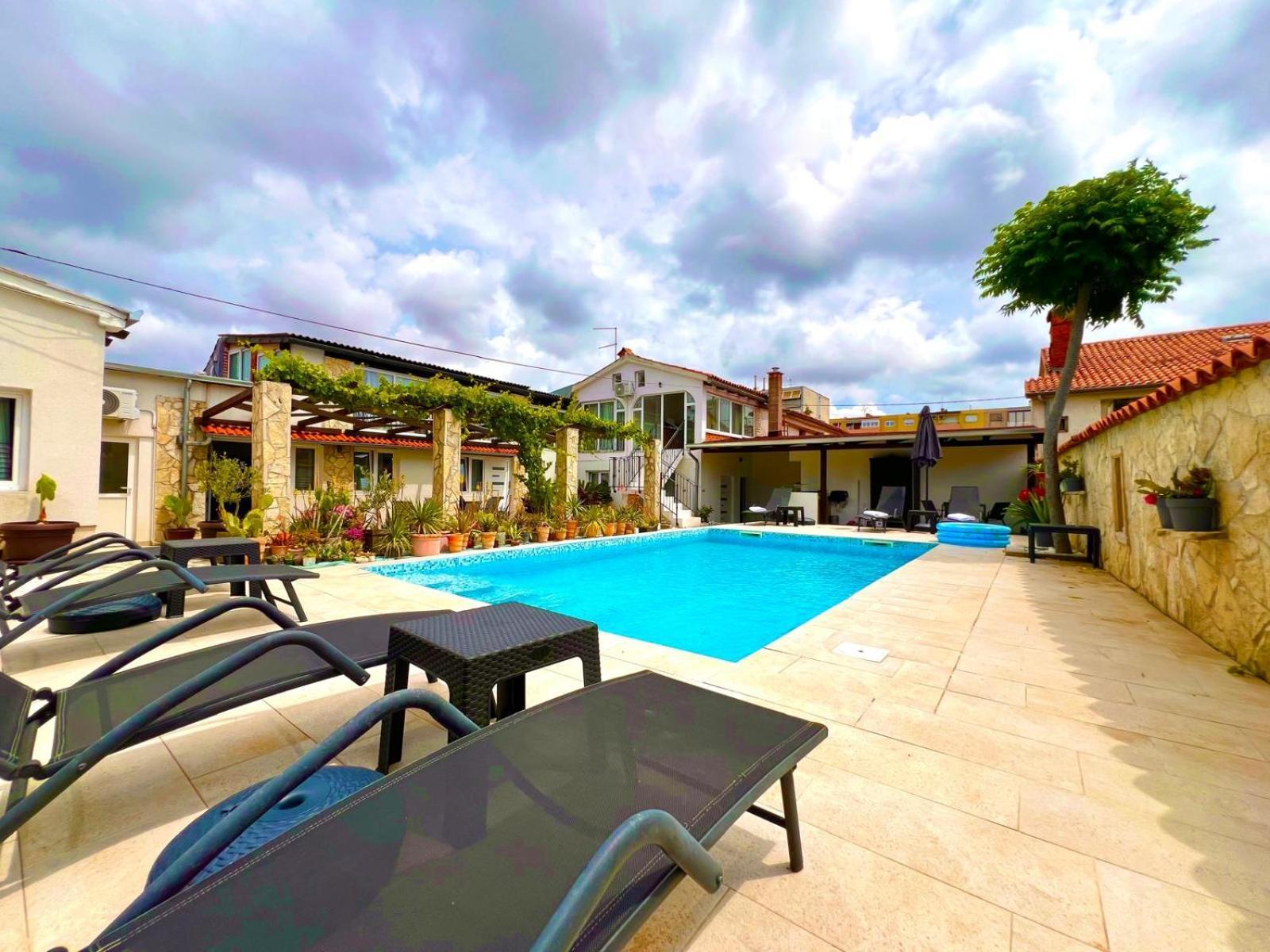 Azzurro Mare Apartment Пула Екстериор снимка