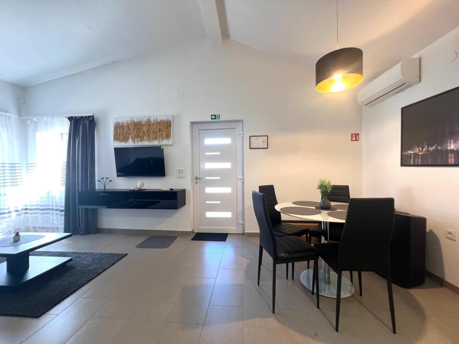 Azzurro Mare Apartment Пула Екстериор снимка